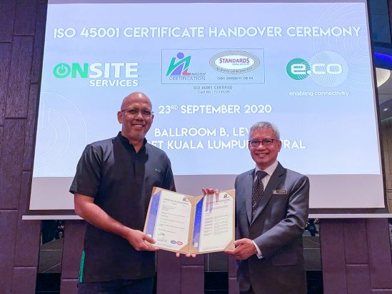 edotco Malaysia MD Wan Zainal receiving the ISO 45001 certification from NIOSH Certification Director Hj Nik Hasbi Fathi