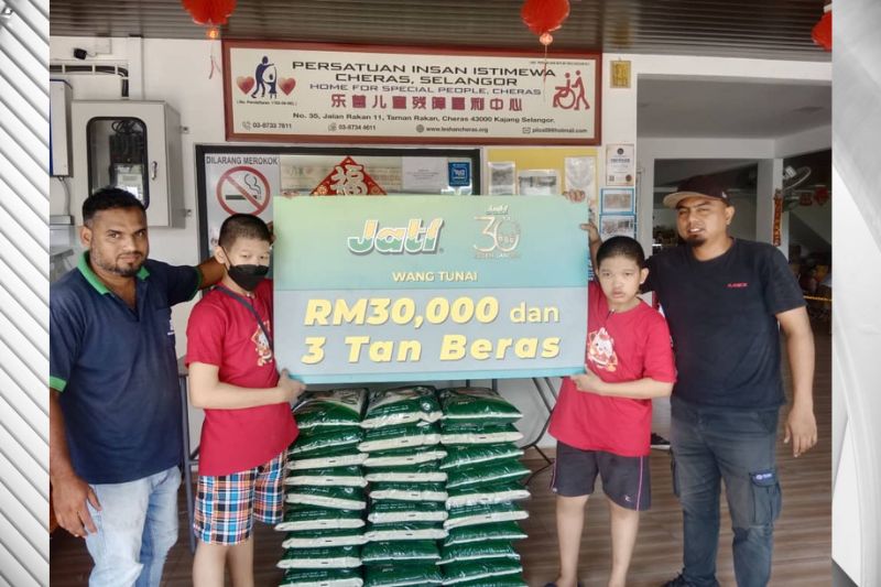 After MBOR, JATI Donated the Heaviest Rice Sack to the Needy.