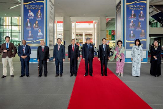 (Left to Right) Tunku Zain Abidin Ibni Tuanku Muhriz, Tan Sri Dato’ Dr. R.V. Navaratnam, Tan Sri Dato’ Professor Dr Lin See Yan, Dato’ Sri Idris Jala, Tan Sri Datuk Seri Razman Hashim, HRH Sultan Sharafuddin Idris Shah Alhaj, Tan Sri Dr Jeffrey Cheah, Toh Puan Dr Aishah Ong, Tan Sri Zarinah Anwar, and Tan Sri Jemilah Mahmood at Sunway University