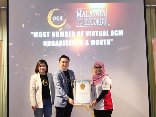 Left to right: Micky Ng, Chief Imagination Officer and Nicklas Ng, Project Director (center) of  Above Creative Events (M) Sdn. Bhd. receiving the recognition from Puan Siti Hajar, Senior  Research Analyst of the Malaysia Book of Records 